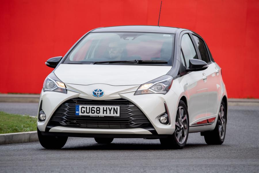  Toyota Yaris Hybrid Y20 2019 года  (UK) (фото 6 из 38)